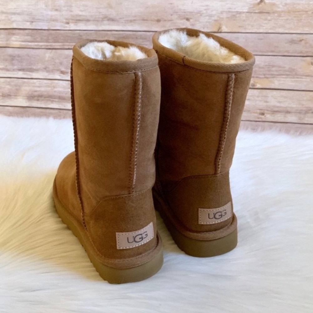 UGG Chestnut Classic Short II Boots - Picture 6 of 8